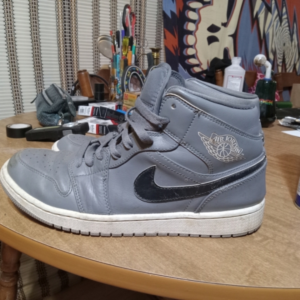 Men's Jordans size 9